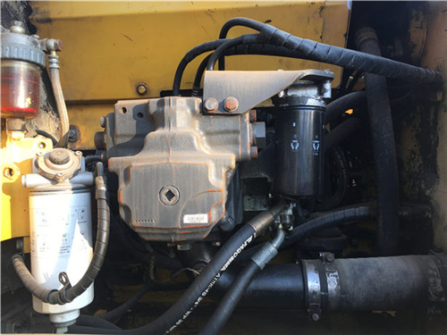 二手小松PC240中型挖掘机液压泵