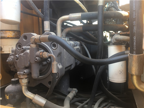 沃尔沃240二手挖掘机出售信息液压泵